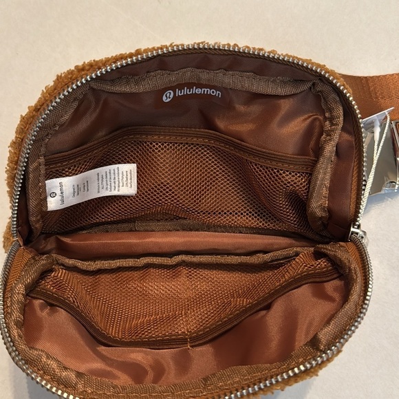 NWT Lululemon Everywhere Fleece Belt Bag Burnt Caramel - Picture 11 of 16